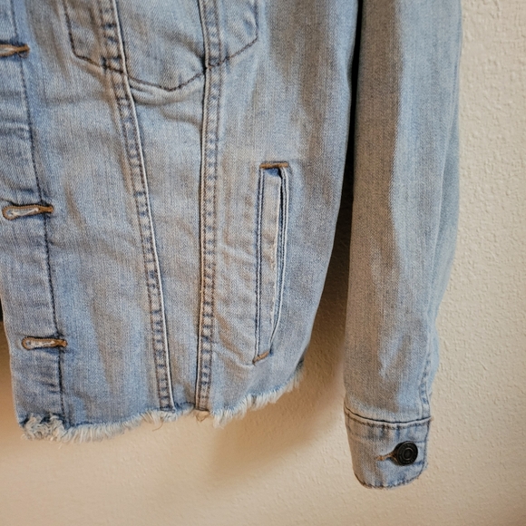 Lucky Brand Women's Tomboy Trucker Raw Hem Cropped Light Blue Denim Jean Jacket - Picture 6 of 8